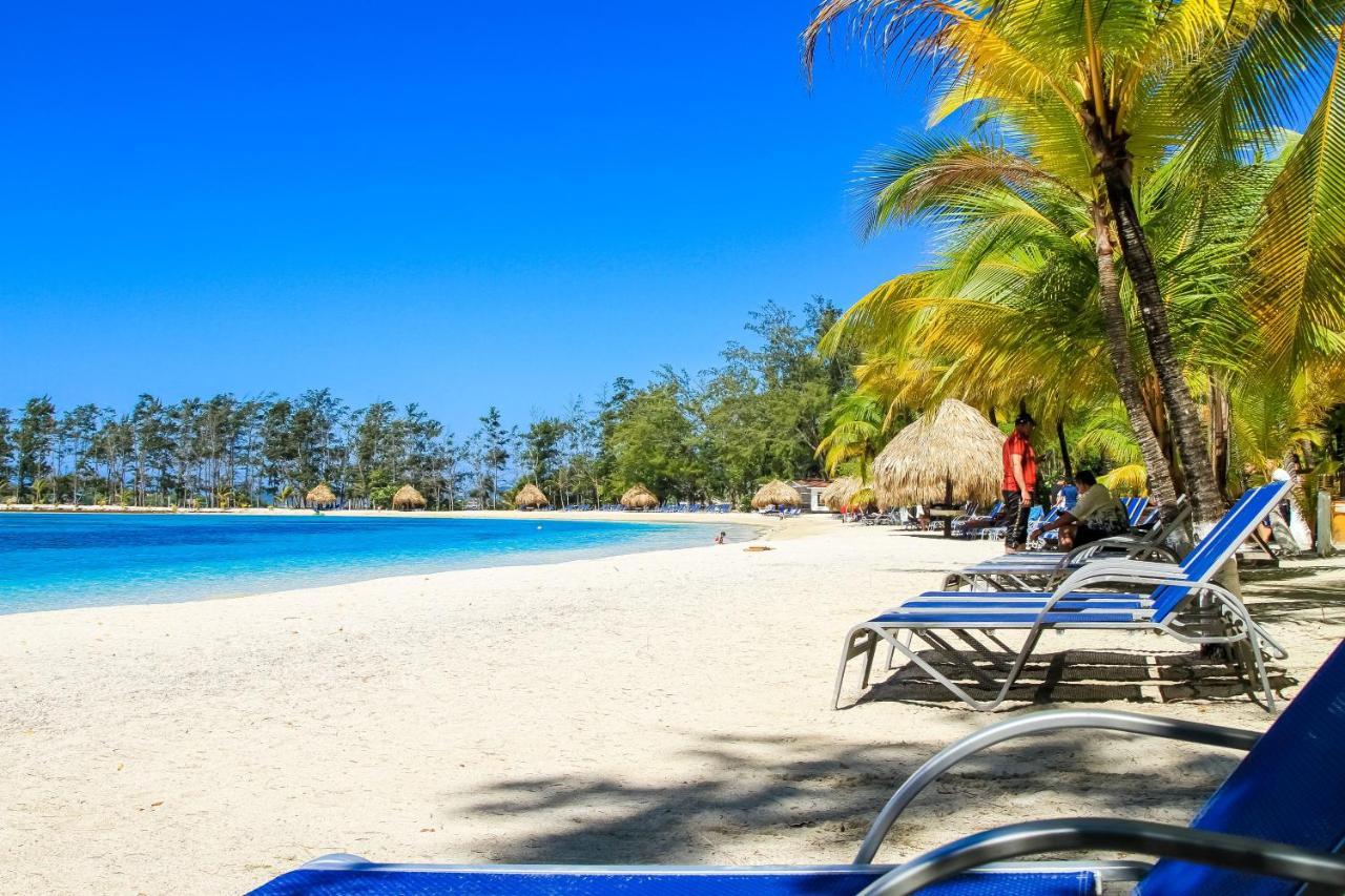 ファンタジー アイランド ビーチ リゾート アンド マリーナ オールインクルーシブ First Bight エクステリア 写真